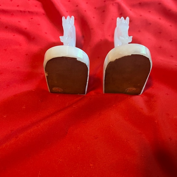Sublimely matched onyx bookends feature Roman or Trojan Horses in cool shades - Picture 6 of 6